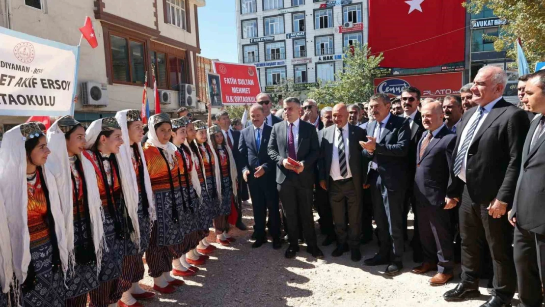 Bakan Tekin, Besni Eğitim Bayramı'na katıldı