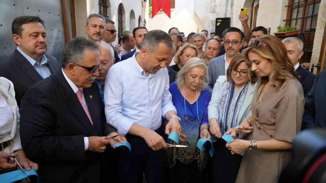 Bakan Yerlikaya Gaziantep'te esnaf ziyareti yaptı, Şekerhan'ın açılışına katıldı