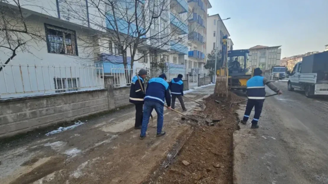 Battalgazi'de Yol, Park ve Temizlik Çalışmaları Sürüyor