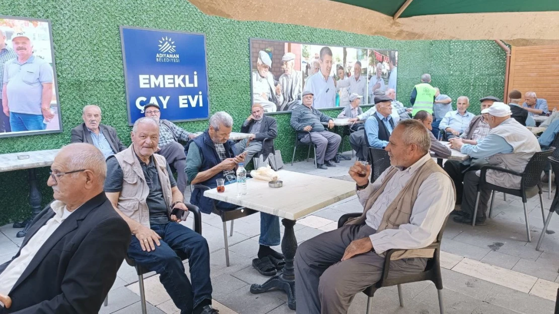 Belediyenin 'Emekli Çayevi' büyük ilgi görüyor