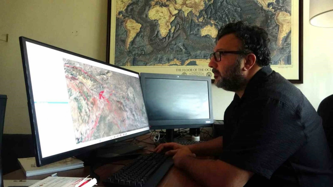 Bingöl'de son günlerde meydana gelen depremlerin ardından uzmanı uyardı: 'Burası 7.4'ten büyük bir deprem yaşayabilir'