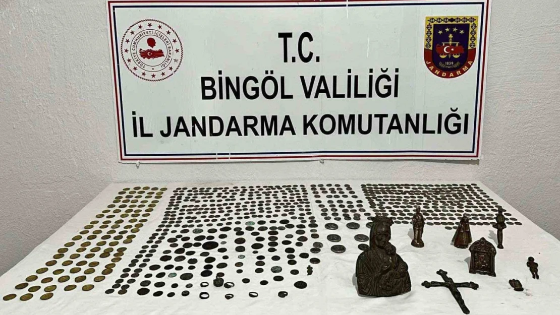 Bingöl'de tarihi eser kaçakçılığı operasyonu: 734 adet tarihi eser ele geçirildi
