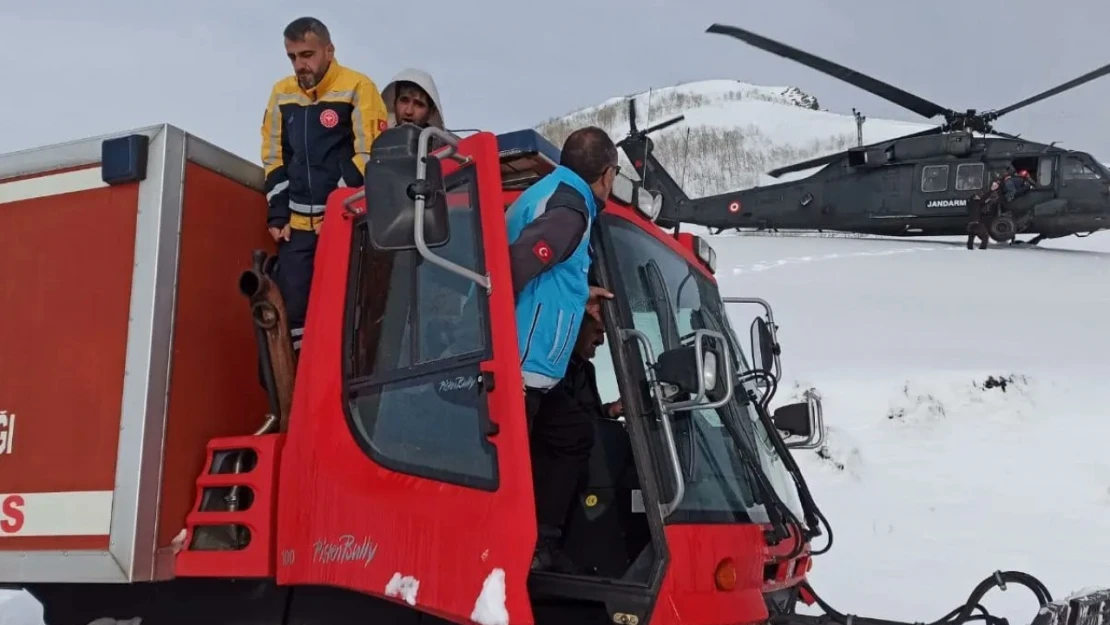 Bingöl'de tipide dağlık alanda mahsur kalan avcılar helikopterle kurtarıldı