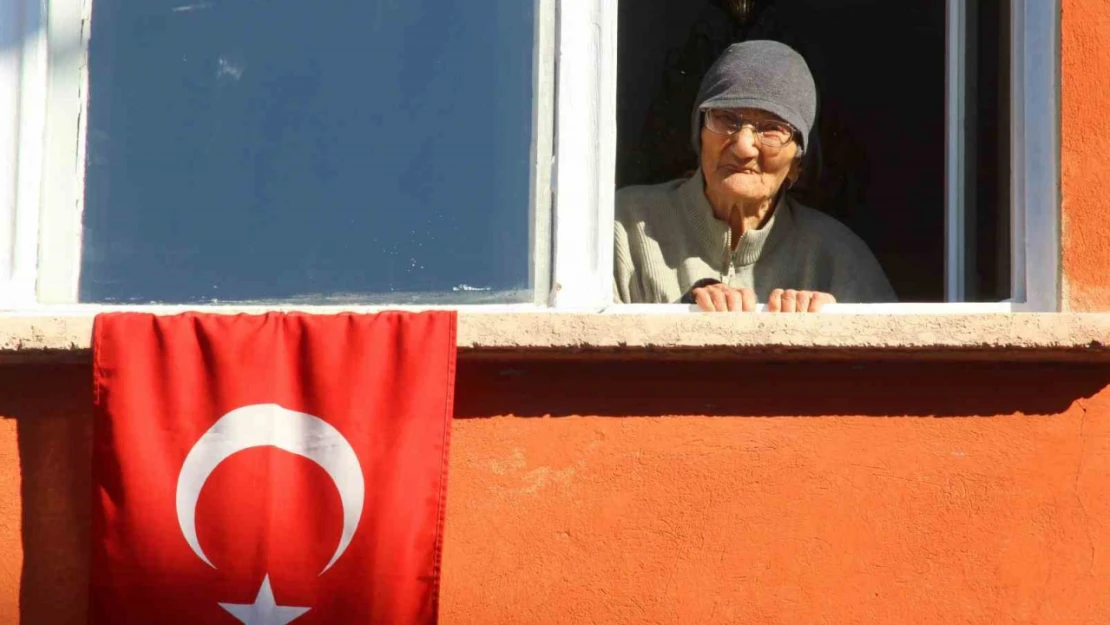 Bir asırlık Fatma nine: ' Yeniden doğsam aynı hayatı yaşamak isterdim'