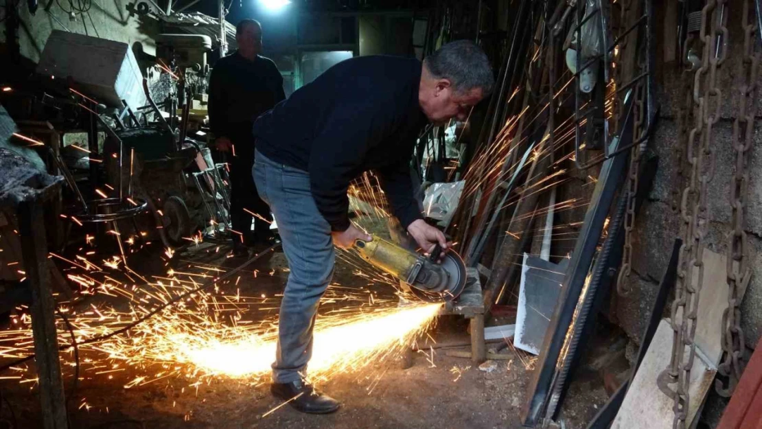 Bir nesilden diğerine aktarılamayan 'demircilik mesleği' yok oluyor