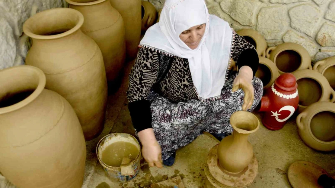 Bitlis'te asırlık çanak çömlek geleneği sürüyor