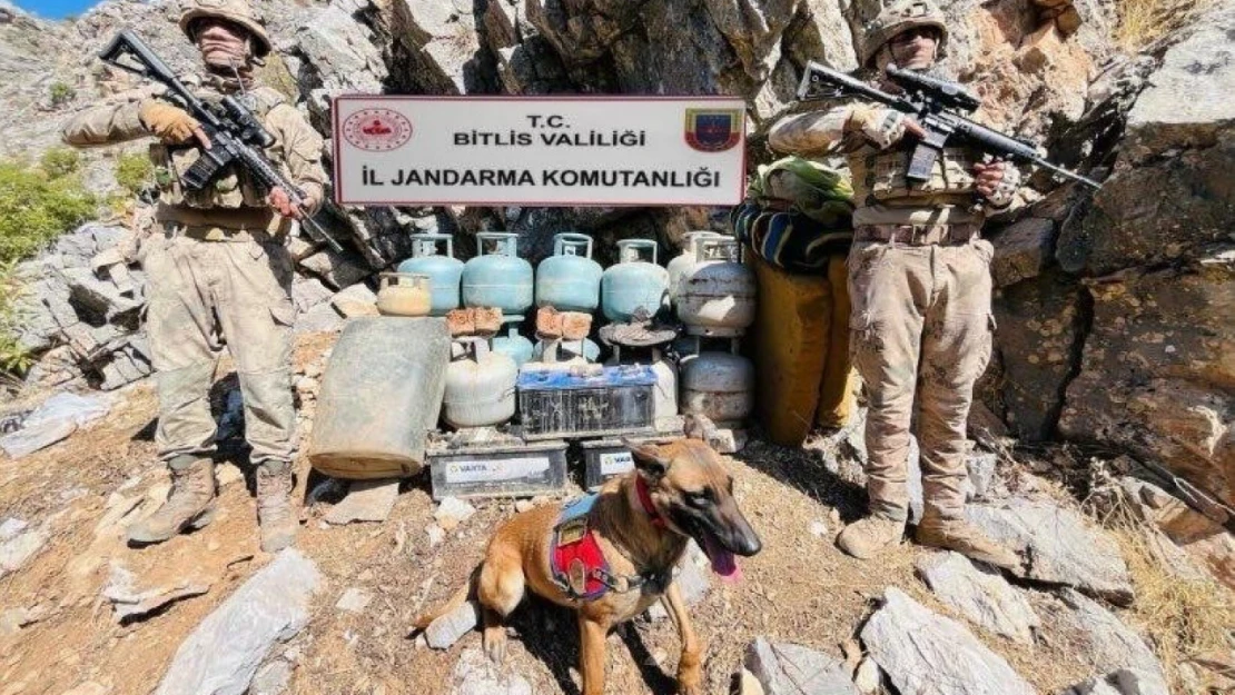 Bitlis'te terör örgütüne ait sığınakta çok sayıda malzeme ele geçirildi