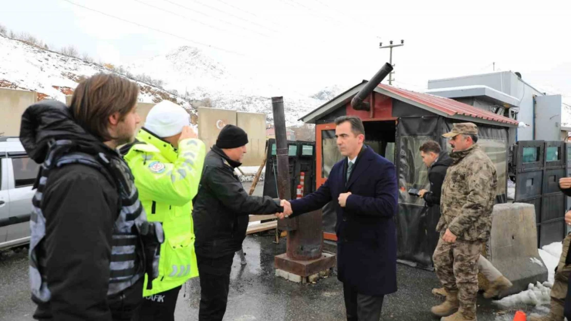 Bitlis Valisi Karakaya'dan karla mücadele ekiplerine ziyaret