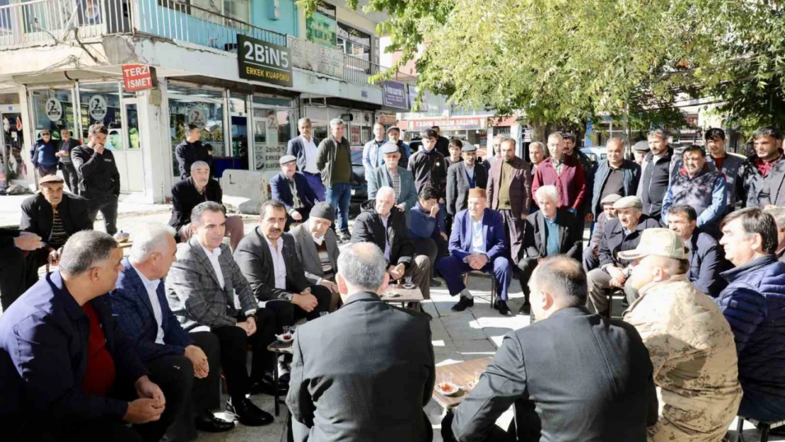 Bitlis Valisi Karakaya, Tatvan'da esnaf ve vatandaşlarla bir araya geldi