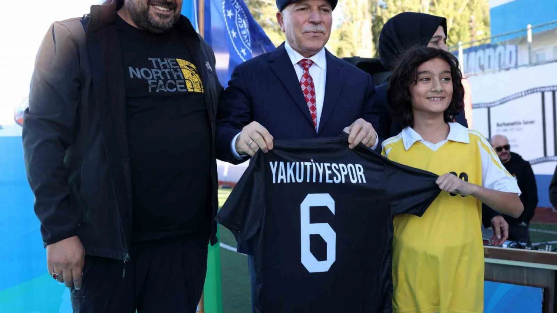 Büyükşehir'den amatör futbol kulüplerine malzeme yardımı