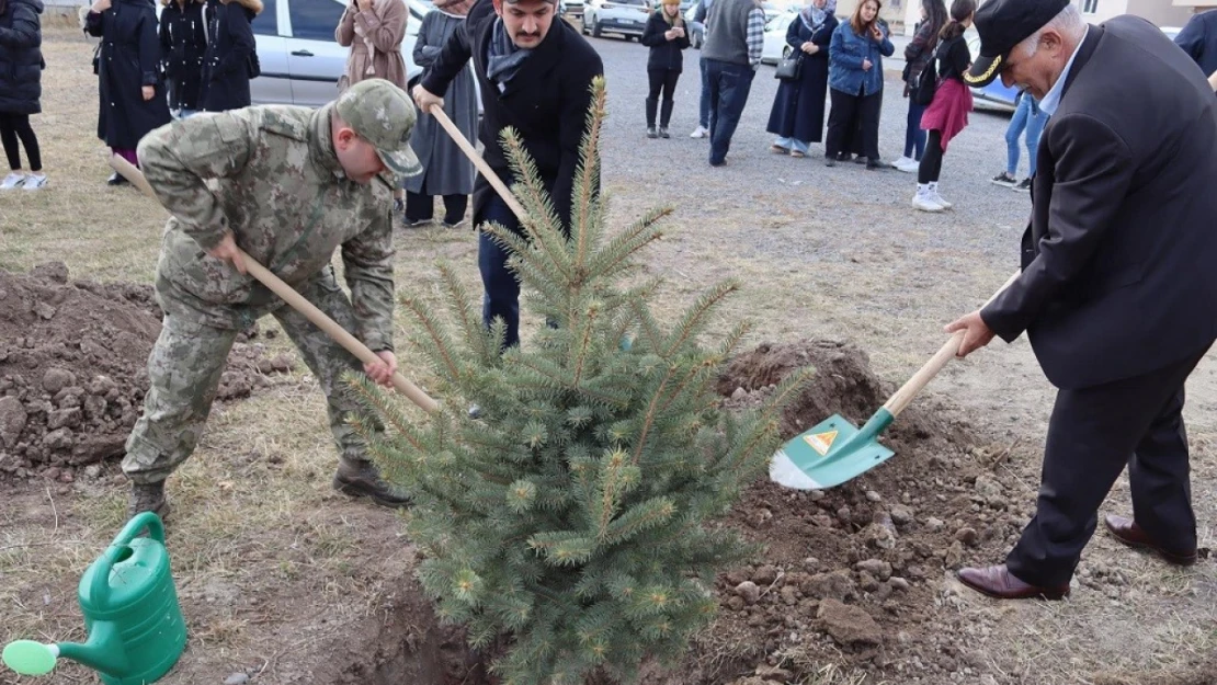 Çıldır'da Cumhuriyet Fidanları Toprakla Buluştu