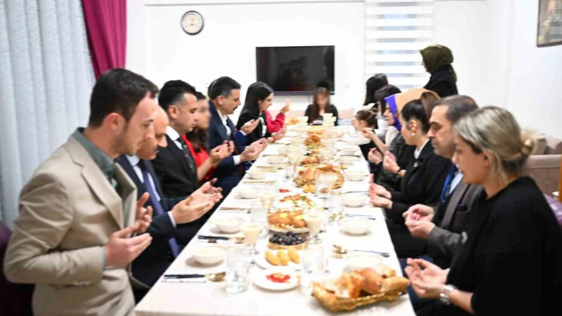 Çocuk evleri sitesinde iftar heyecanı