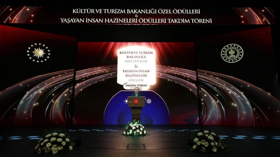 Cumhurbaşkanı Erdoğan Erzurumlu Bünyamin Korucu Usta'ya 'Yaşayan İnsan Hazinesi' ödülü verdi