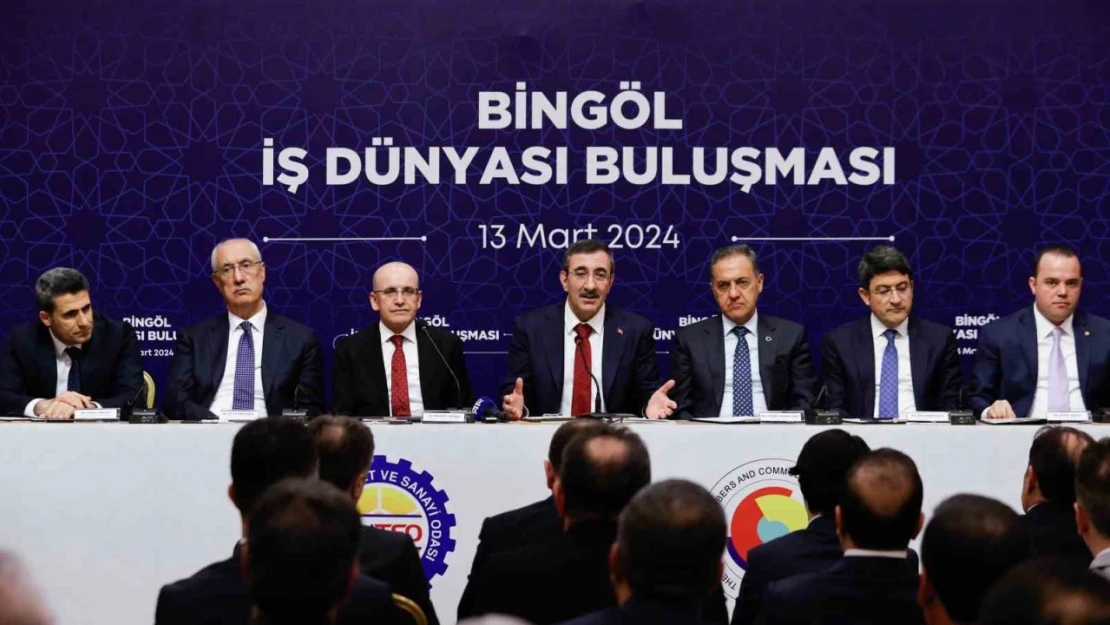 Cumhurbaşkanı Yardımcısı Yılmaz ve Bakan Şimşek, iş insanlarıyla bir araya geldi