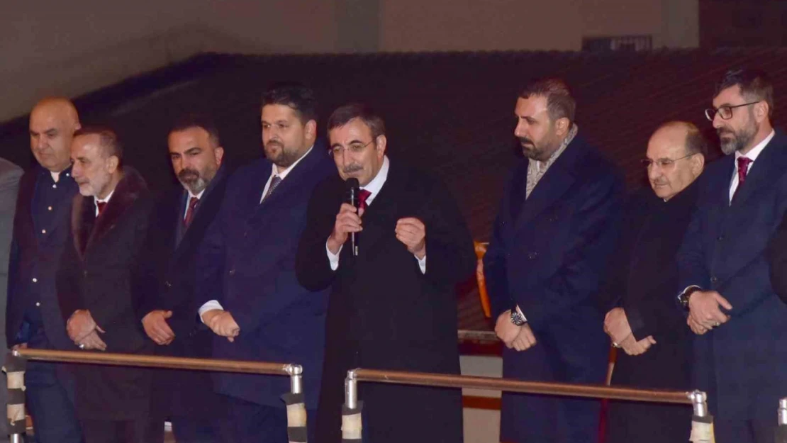Cumhurbaşkanı Yardımcısı Yılmaz, Ahlat'ta halkla buluştu