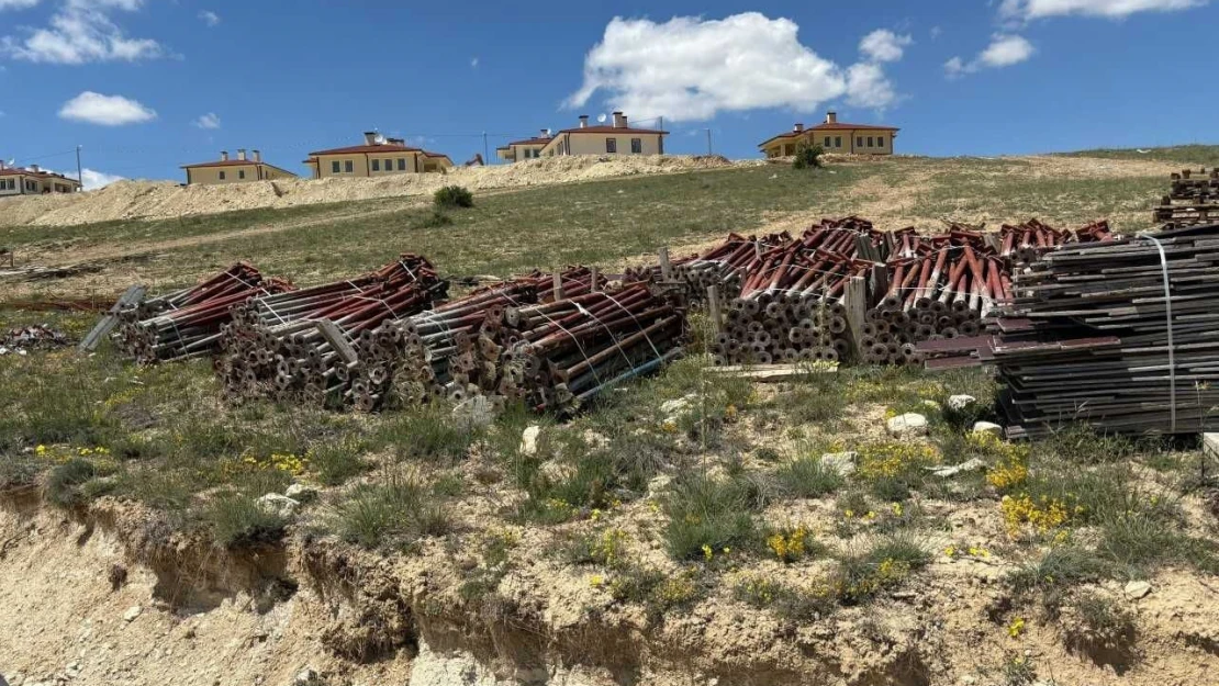 Deprem konutlarının inşaatında hırsızlık