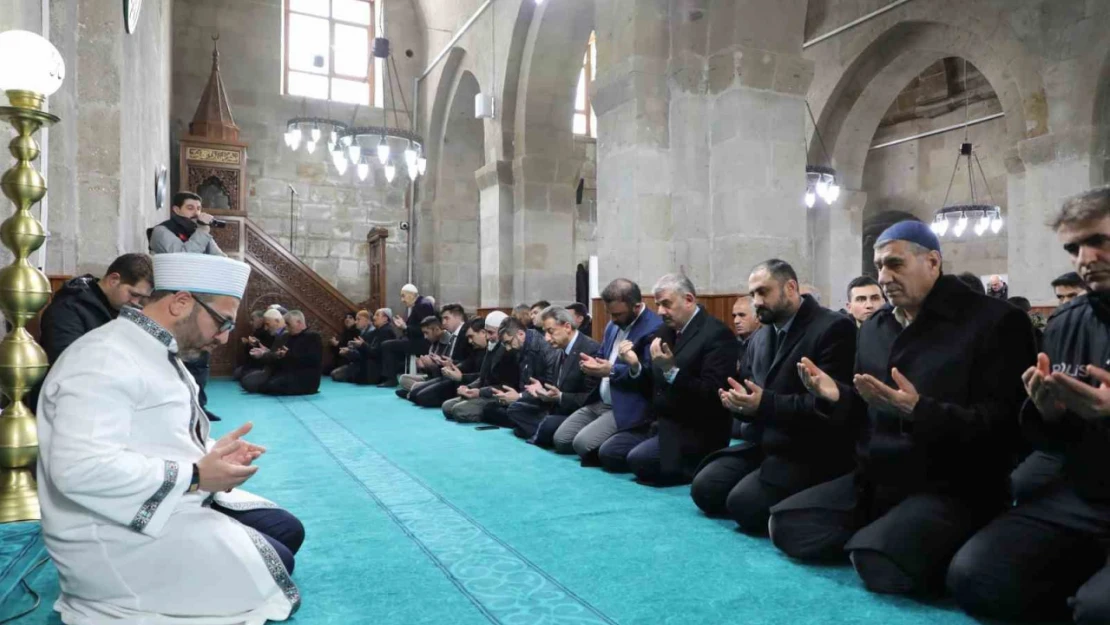 Depremde hayatını kaybeden polis memurları ve yakınları için mevlit okutuldu