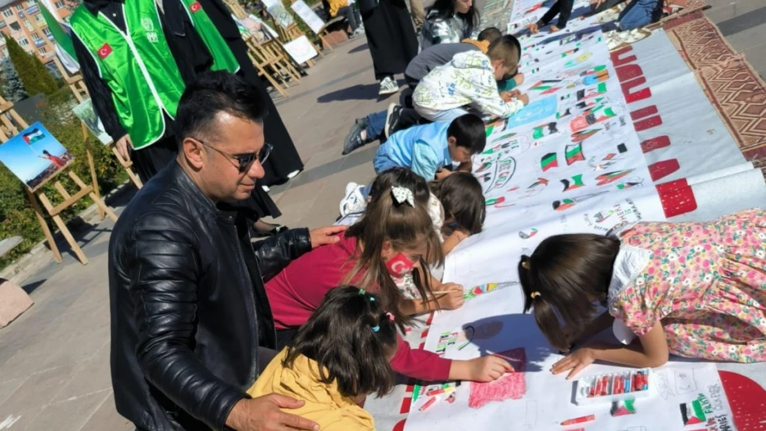 Devlet korumasındaki çocuklar 'Filistin'deki Çocuklar İçin Çiz' etkinliğine katıldı