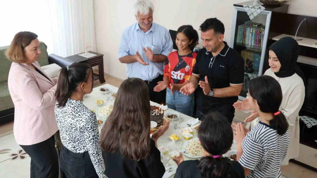 Devlet Korumasındaki çocuklara doğum günü sürprizi