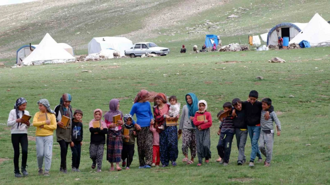 Devlet onları unutmadı: Göçer çadırında Kur'an kursu