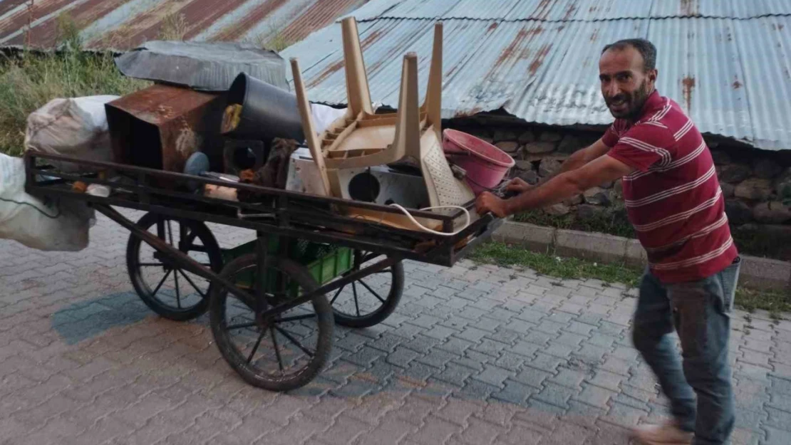 Diyarbakır'dan Varto'ya hurda toplamaya geldi