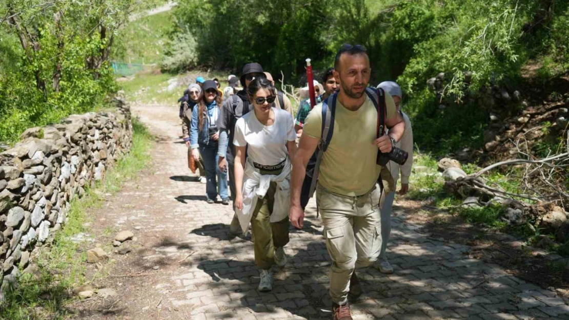 Doğaseverlerden Mehmetcan Bağları'na doğa yürüyüşü