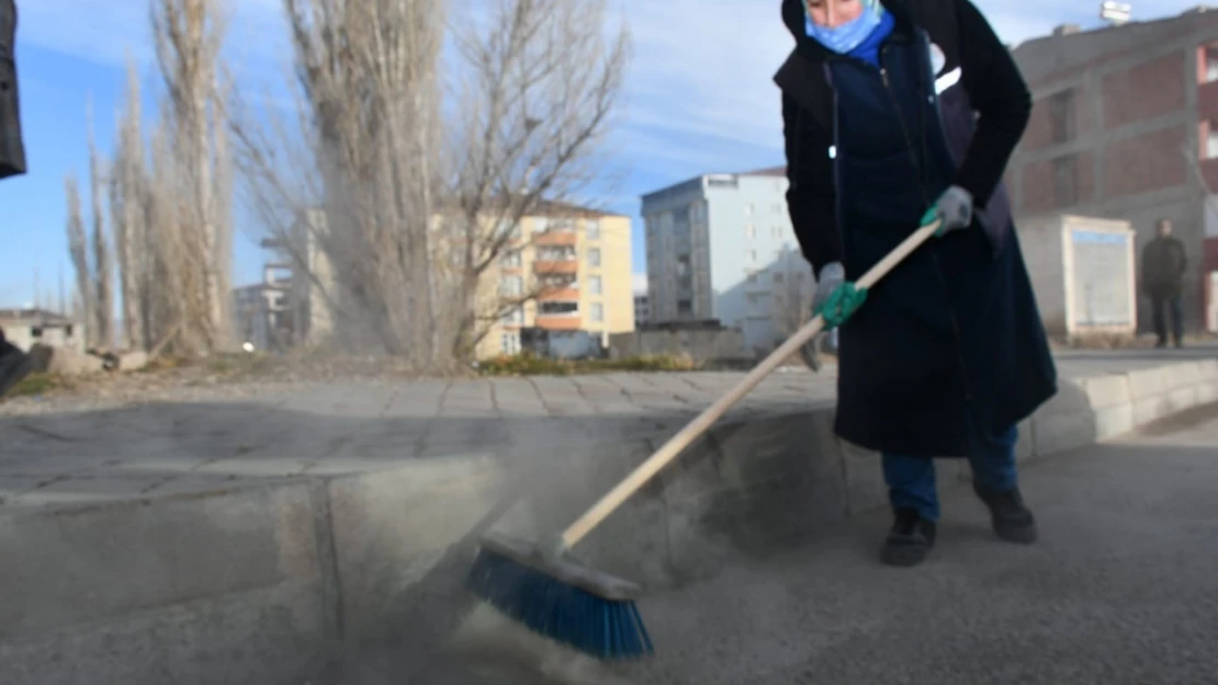 Doğubayazıt sokakları temizleniyor