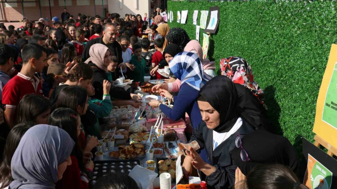 Dünya Gıda Günü Erzincan'da renkli görüntülere sahne oldu