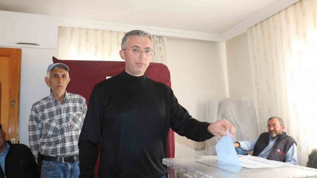 Dünyadaki Mars'ın rakipsiz muhtarı sandıklar açılmadan zaferini ilan etti