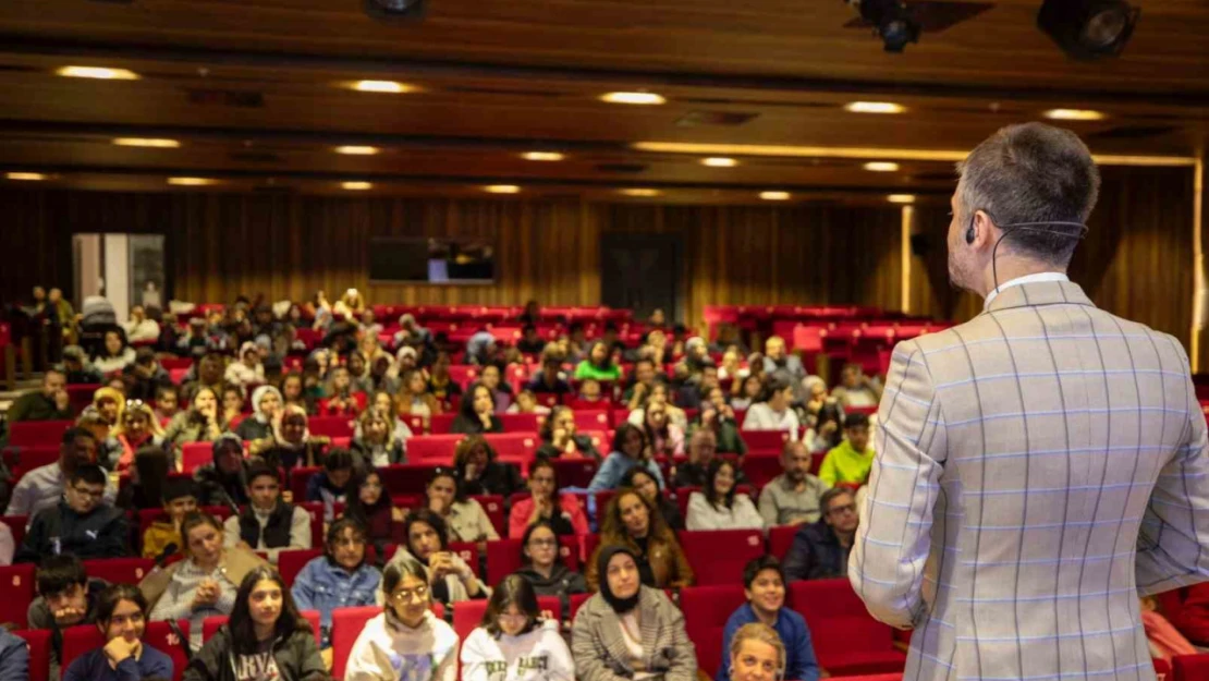 Eğitim koçu Dinç, Aile ve Kariyer Okulu ile ilgili bilgi verdi