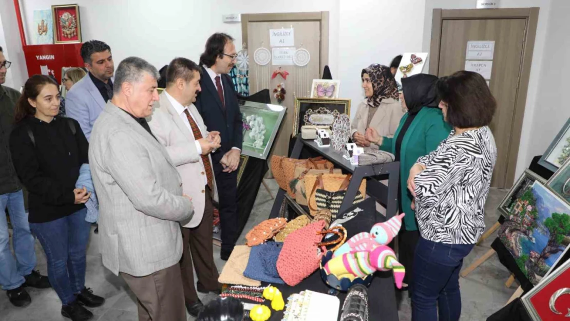 Elazığ Belediyesi hanımeli el sanatları sergisi açıldı