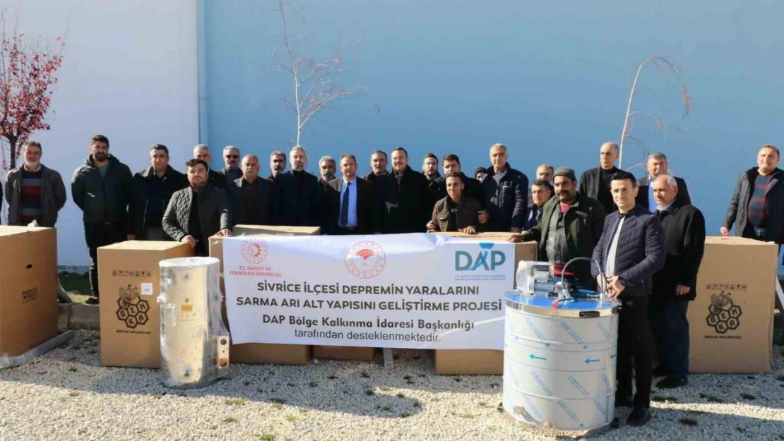 Elazığ'da bal süzme makinesi dağıtım programı düzenlendi