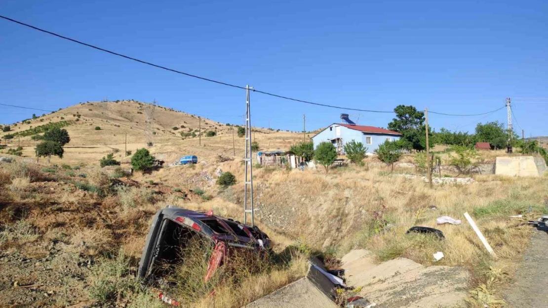 Elazığ'da hafif ticari araç şarampole yuvarlandı: 1 yaralı