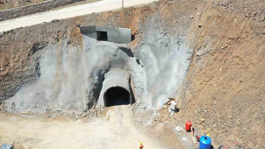 Elazığ Tarhana Regülatörü ve İletim Tüneli yapımına ilk kazma vuruldu