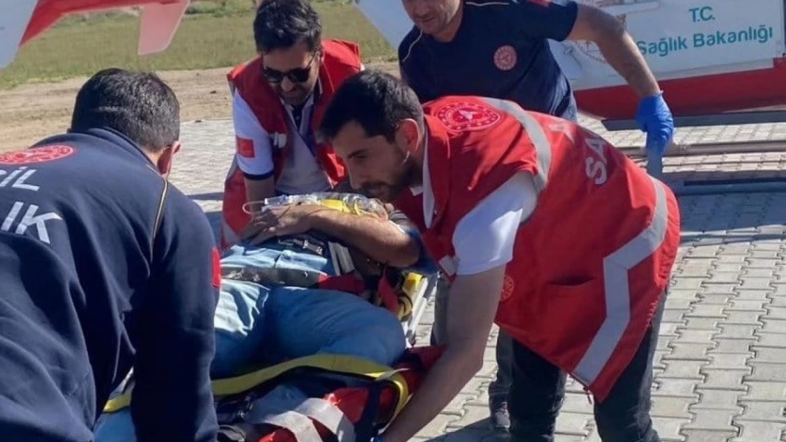 Erciş'te ayağı kırılan vatandaş için ambulans helikopter havalandı