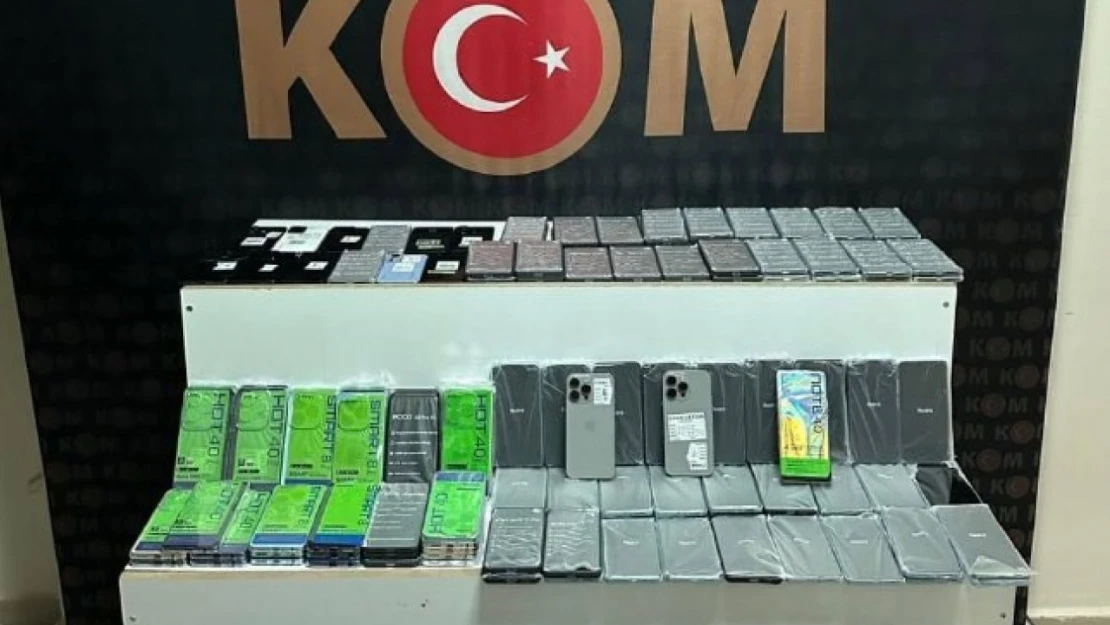 Erciş'te kaçak cep telefonu ele geçirildi