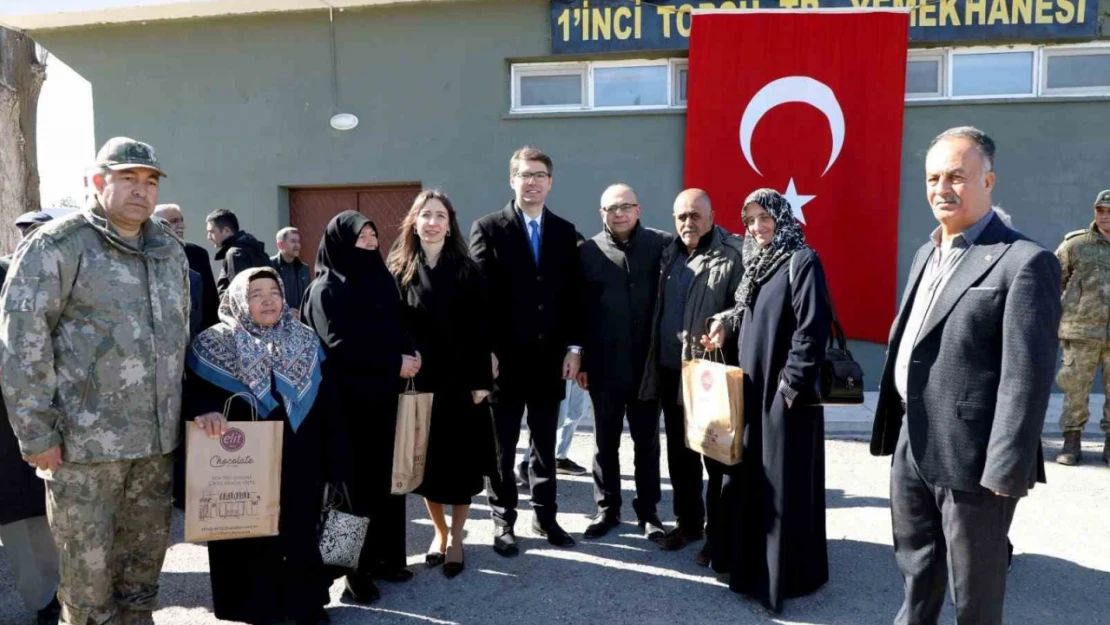 Erciş'te şehit aileleri ve gaziler onuruna yemek verildi