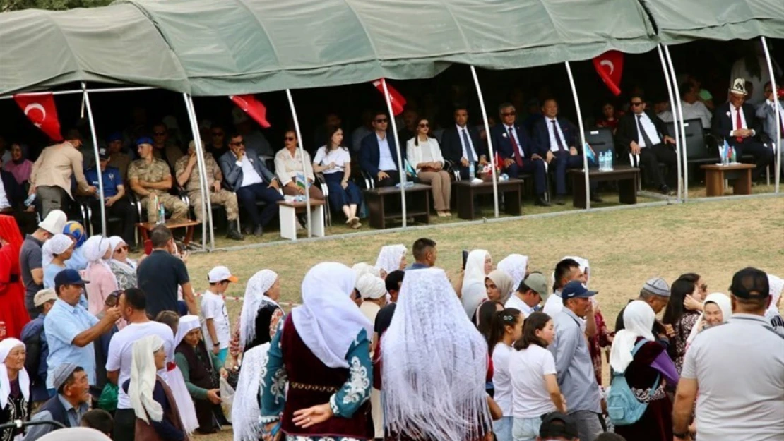 Erciş'te yaşayan Kırgız Türkleri 42. Yıl Kültür Şenliği düzenledi