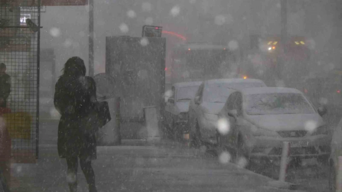 Erzincan Binali Yıldırım Üniversitesinde kar tatili