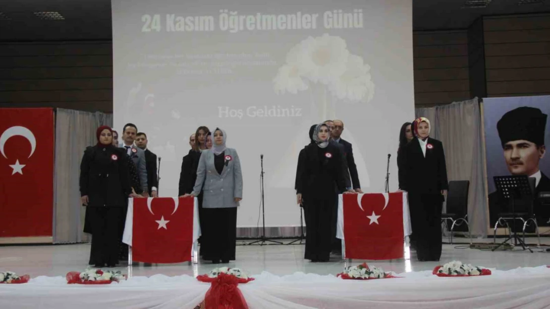 Erzincan'da 24 Kasım Öğretmenler Günü kutlandı