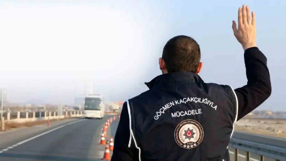 Erzincan'da Afganistan uyruklu 13 düzensiz göçmen yakalandı