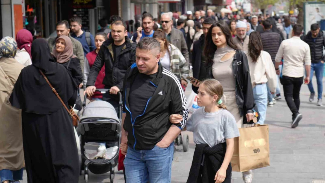Erzincan'da çarşı ve pazarda bayram yoğunluğu yaşanıyor