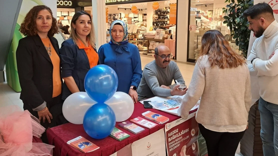 Erzincan'da Dünya Diyabet Günü kapsamında stant açıldı