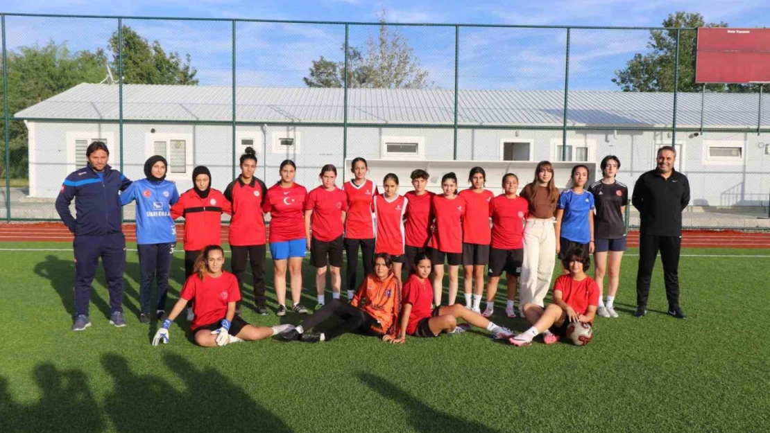 Erzincan'da kadın futbolcuların başarısı kız çocuklarını bu branşa yöneltti