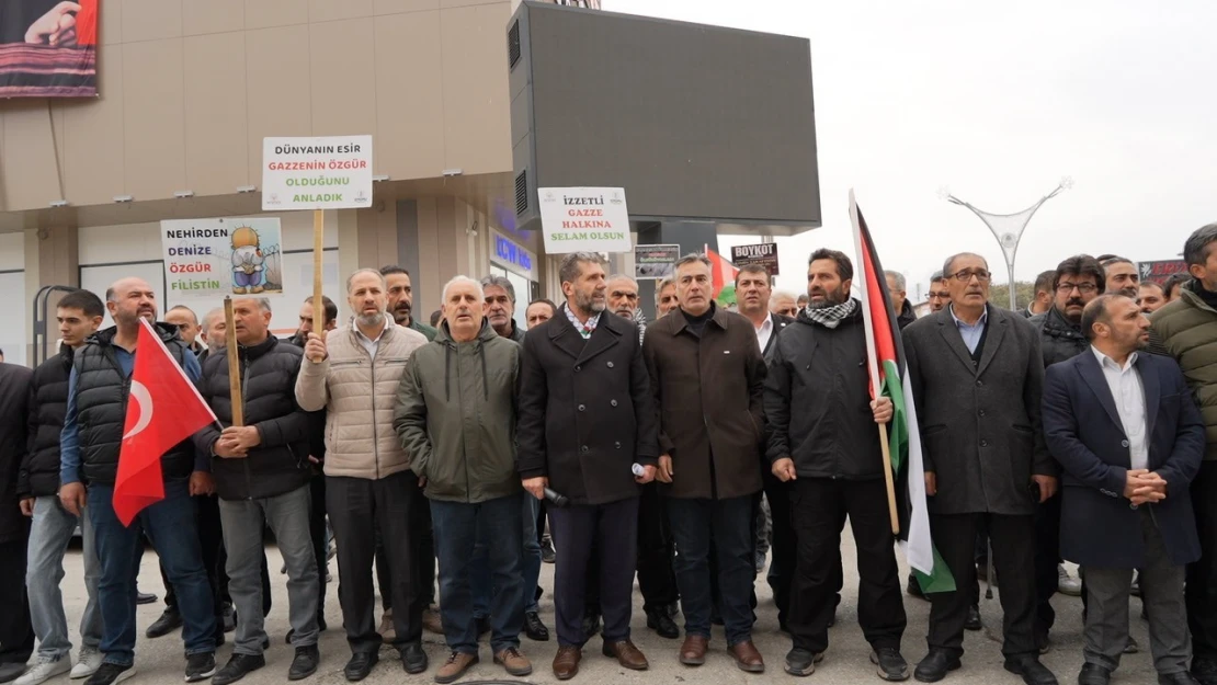 Erzincan'da Meydan24 AVM'de açılacak olan Starbucks boykot edildi