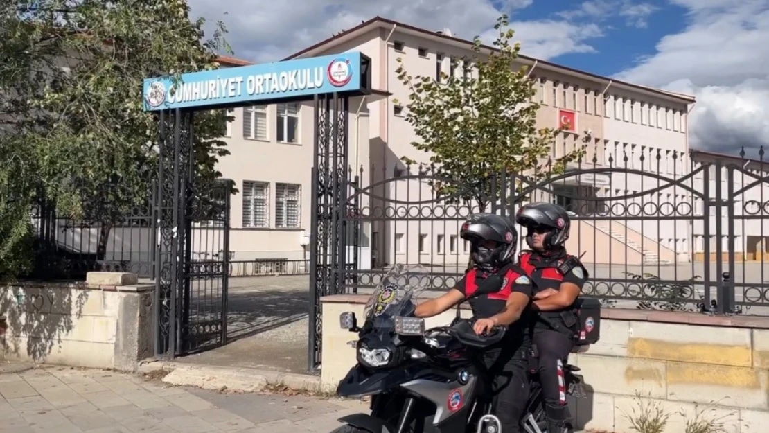 Erzincan'da polis ve jandarma ekiplerince denetimler sürüyor