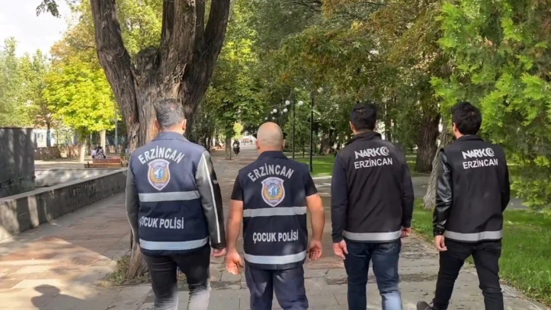 Erzincan'da polisin okul çevrelerinde denetimleri sürüyor