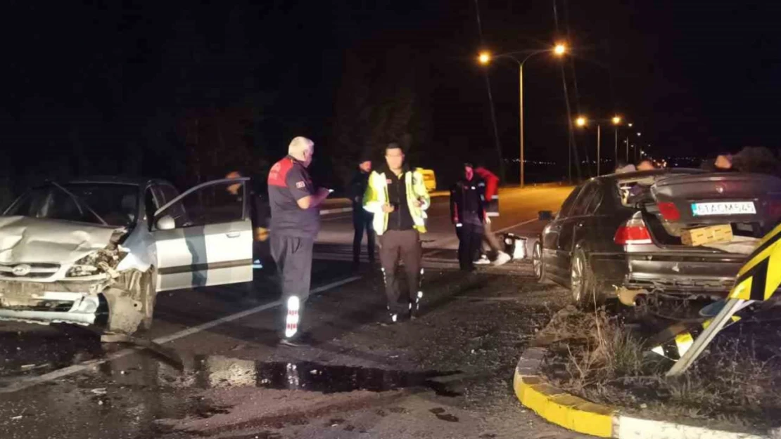 Erzincan'da trafik kazası: 2 yaralı