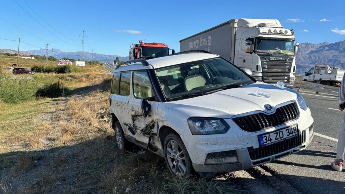 Erzincan'da trafik kazası: 3 yaralı