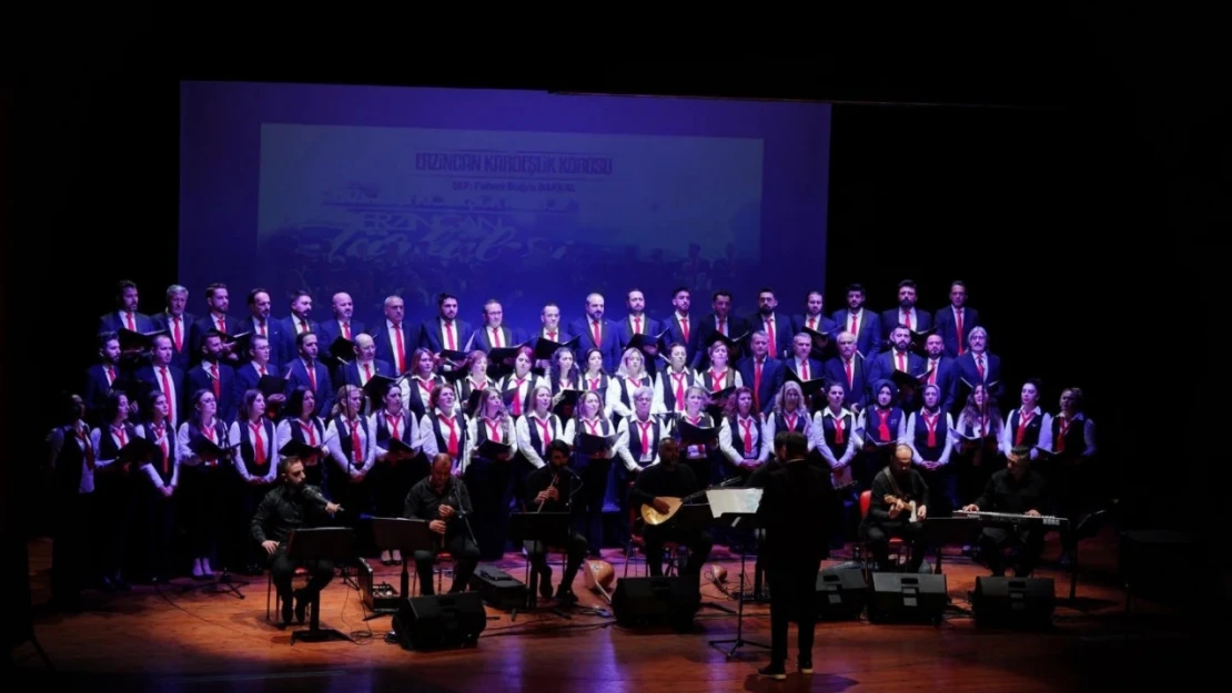 Erzincan Kardeşlik Korosu, ilk il dışı konserini İstanbul'da verdi